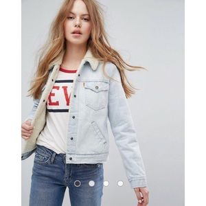 Levi’s orange tab light wash Sherpa